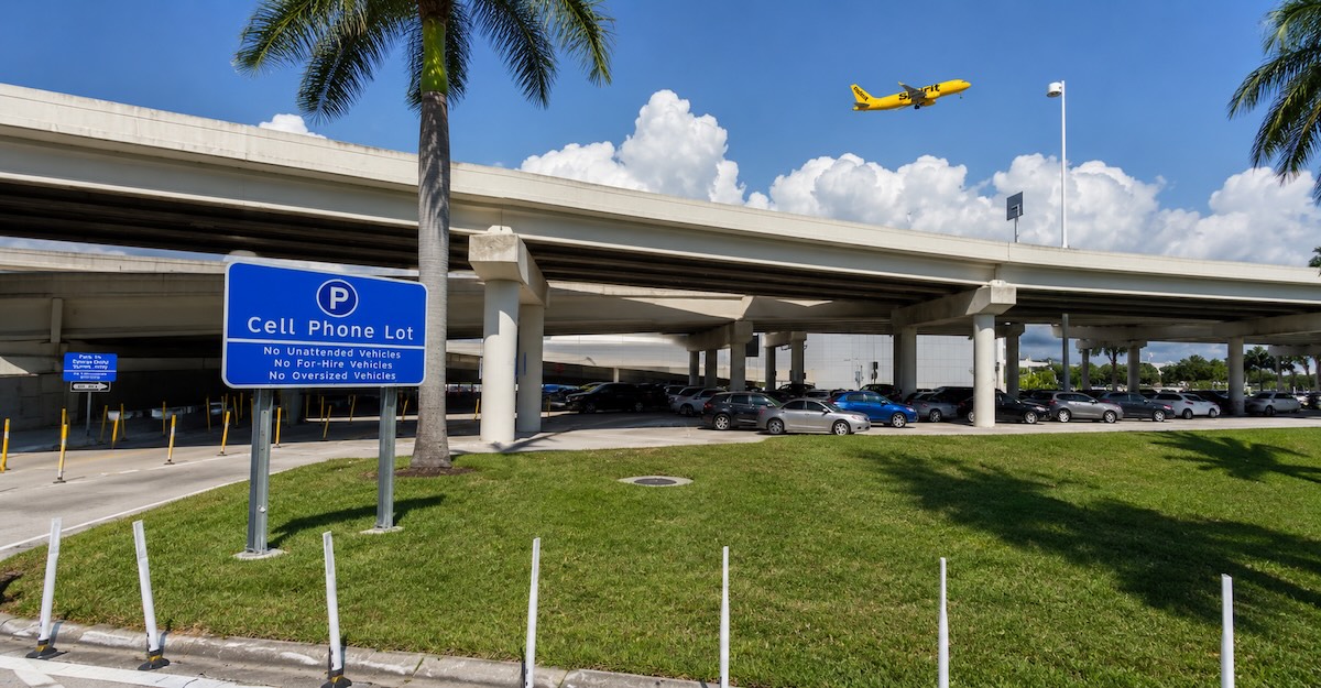 FLL Cell Phone Waiting Lot — free pickup parking at Fort Lauderdale-Hollywood International Airport
