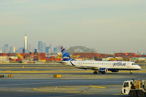 /img/Long-Term_Parking_Options_at_EWR_sm.jpg