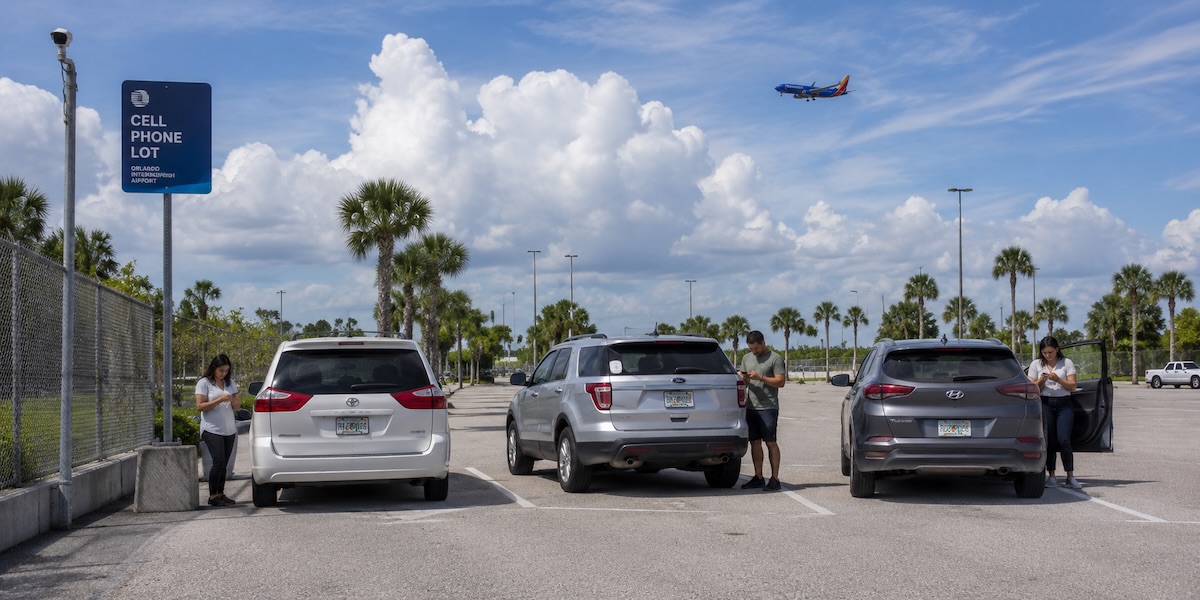 MCO Cell Phone Waiting Lot — free pickup parking at Orlando International Airport