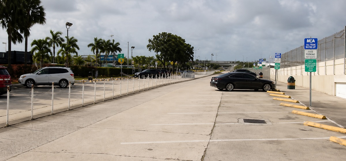 MIA Cell Phone Waiting Lot — free pickup parking at Miami International Airport