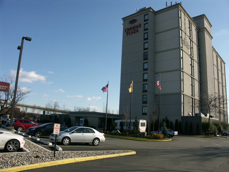 Ez way parking crowne plaza shirtsmopla