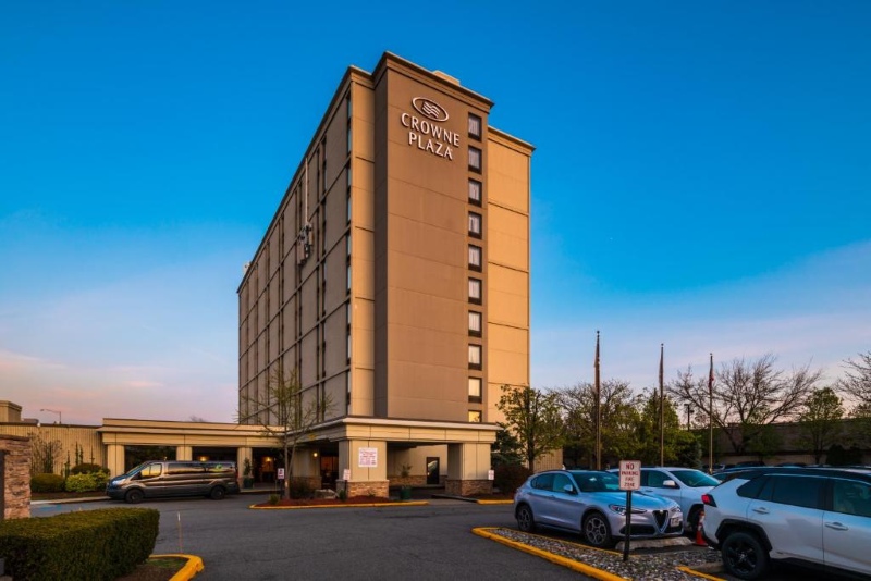 Crowne Plaza Newark Airport photo 1